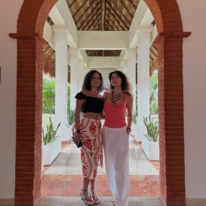 Jewel Staite Instagram - The Family Law Mexico episode you didn’t know you needed.. 
1. Lost my wedding band in the pool (?) on day one 👎
2. Cried about that until day three 😢
3. Jumped off a catamaran and drank a lot of tequila (not in that order) ⚓️
4. Watched my friends who have become like family get married at sunset and cried again but for good reasons this time ♥️
5. Perfected my football throwing arm so I am now a 4/10 instead of a 2/10 🏈
6. Did NOT get sunburned (that badly, just a lil bit, I have grown) 🌞
7. Flashed a crowd when my bottoms didn’t cooperate on a water slide 👙
8. Nursed a kid who got introduced to Montezuma’s revenge (I told him not to eat that but we all learn things the hard way sometimes) 🤢🤮
9. Missed my cats a lot which makes me think I’m turning into One of Those cat ladies 🙀
10. Realized all over again how much I adore my Family Law family. Honestly the best gift the show ever gave me was them. (And that show gave me a new kitchen, so that’s saying a lot.” 🥰
☀️🍹🌊