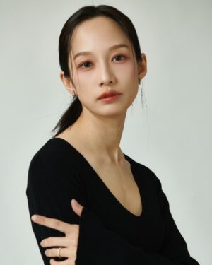 Jian Man-shu Instagram - 🌞🌝✨
距離上一次拍攝形象照已經是七年前的事了
