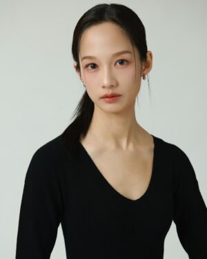 Jian Man-shu Instagram - 🌞🌝✨
距離上一次拍攝形象照已經是七年前的事了