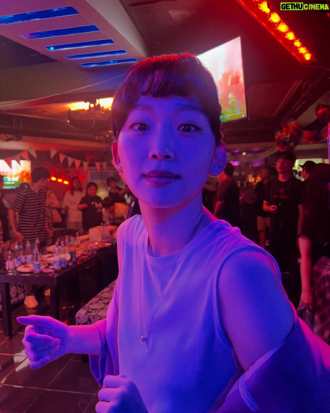 Jin Ki-joo - 94.1K Likes - 더워죽을뻔했던 솨