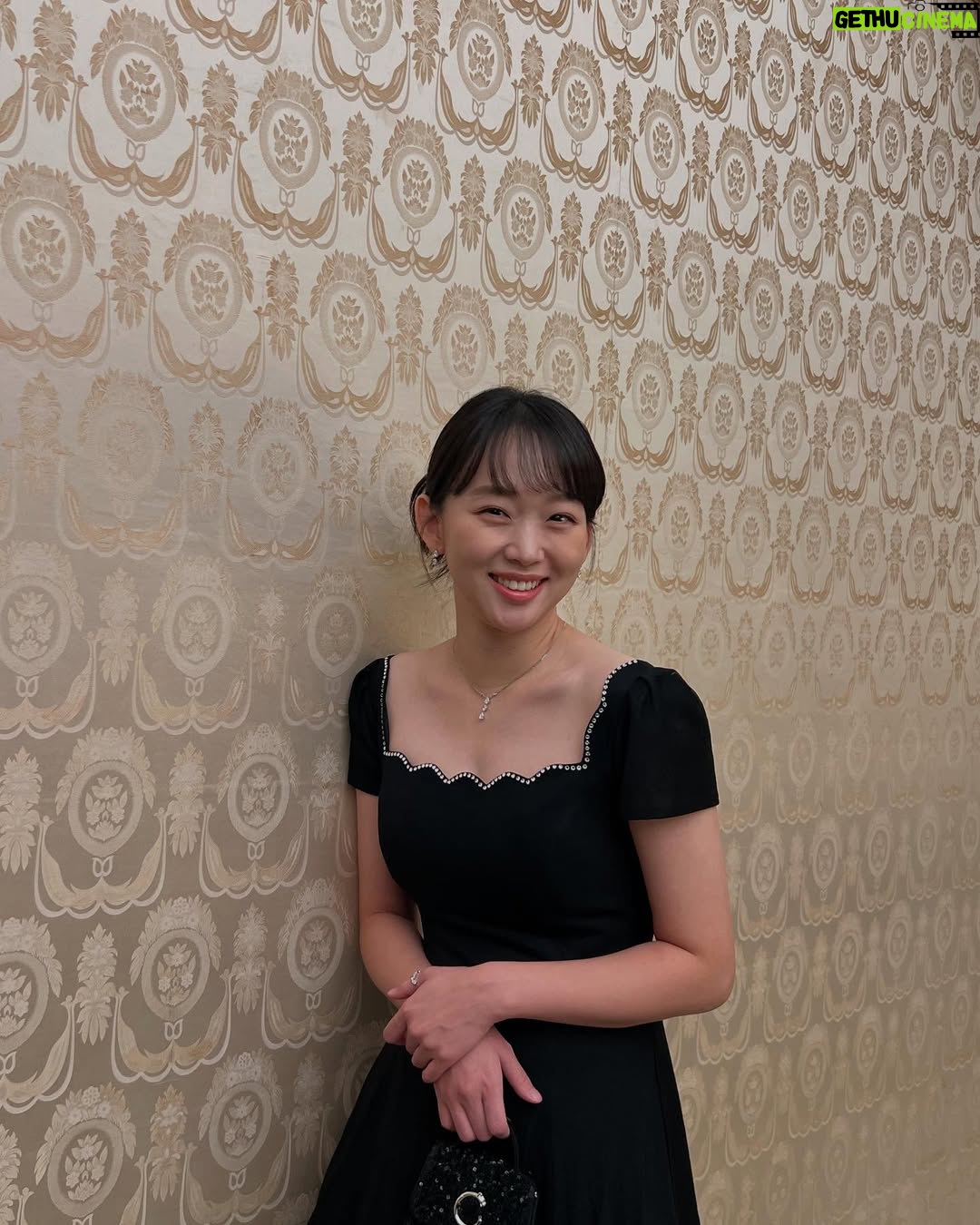 Jin Ki-joo - 258.8K Likes -