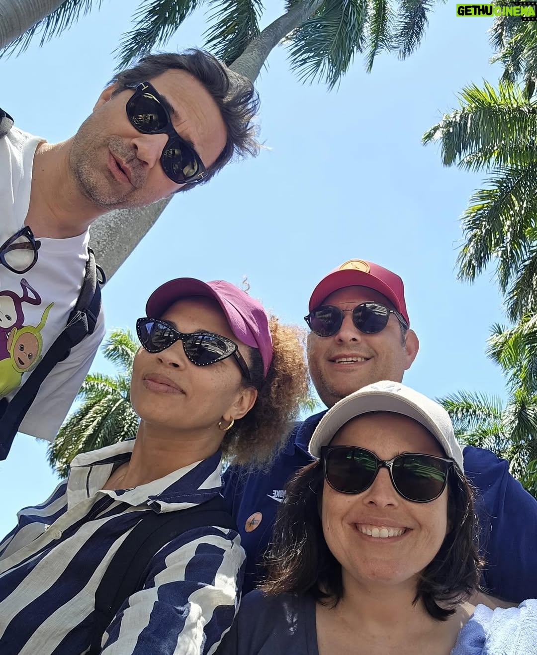 Joana Marques - 17.9K Likes - Sabem aquelas ideias que têm num jantar, já a horas pouco recomendáveis? Tipo “nós devíamos é ir todos num cruzeiro, com camisas iguais?”. Tenham cuidado porque há amigos que levam isso longe demais… 😉
@miss_ana_sofia @davidfonseca @danielhleitao
@agenciaabreu @royalcaribbeanportugal #parceria