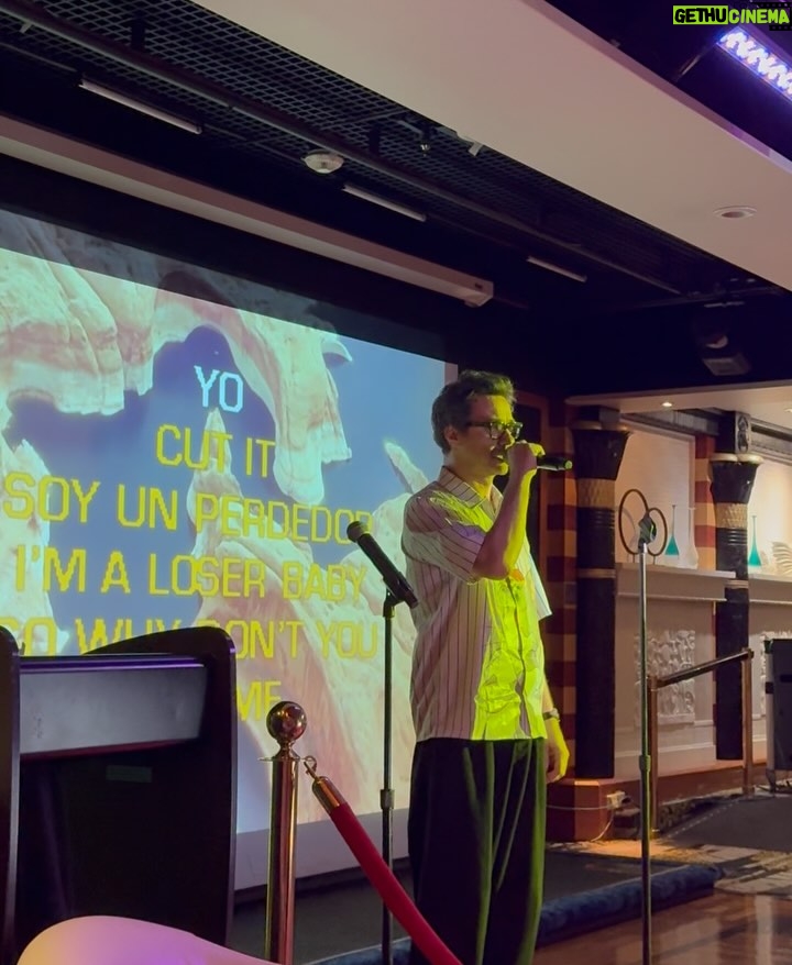 Joana Marques - 17.9K Likes - Sabem aquelas ideias que têm num jantar, já a horas pouco recomendáveis? Tipo “nós devíamos é ir todos num cruzeiro, com camisas iguais?”. Tenham cuidado porque há amigos que levam isso longe demais… 😉

@miss_ana_sofia @davidfonseca @danielhleitao 

@agenciaabreu @royalcaribbeanportugal #parceria