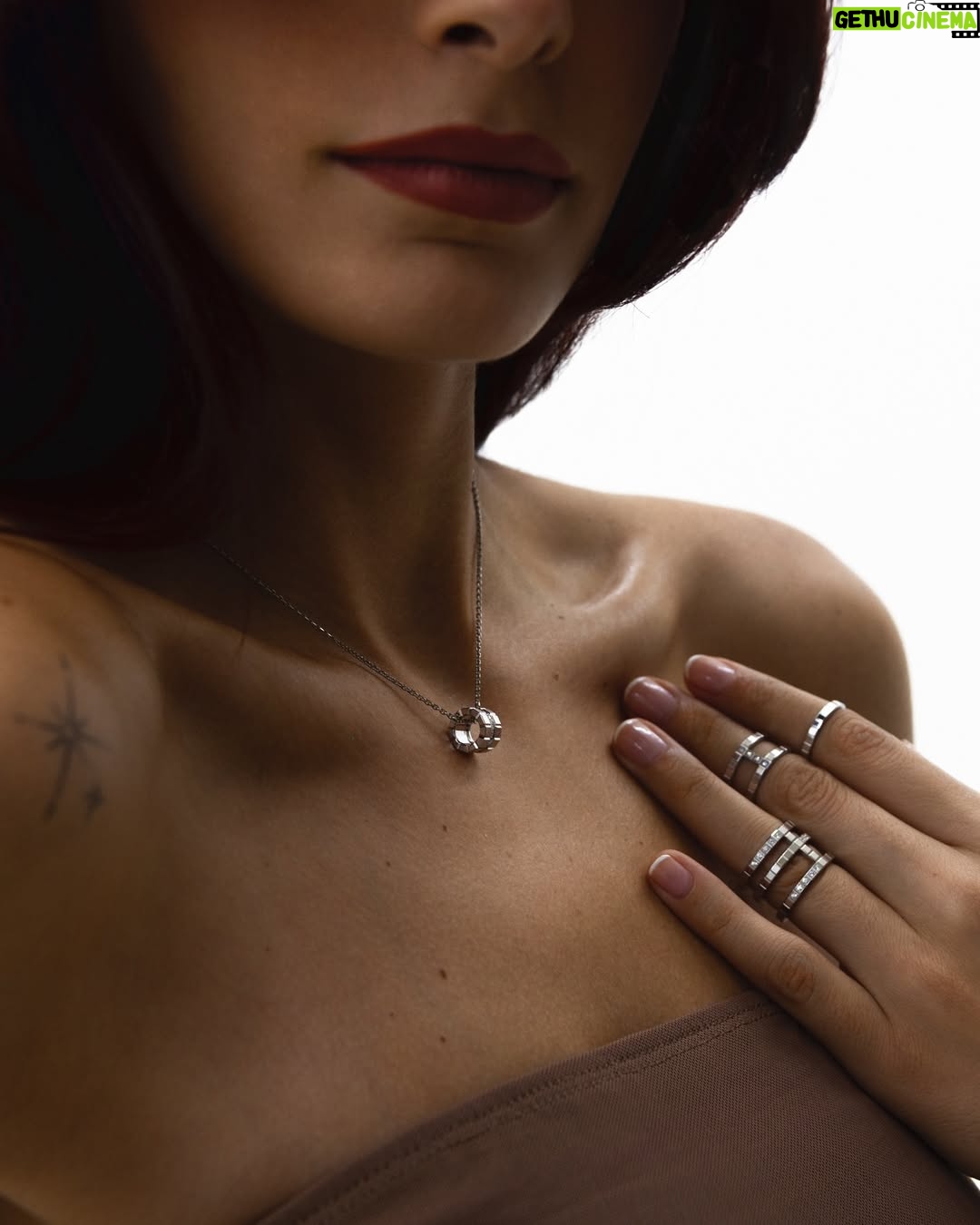 Joanna Arida - 15K Likes - The #IceCube Collection by @Chopard — an icon of minimalist sophistication, sculpted by light. 

#Chopard #Jewelry 
#SculptedByLight
