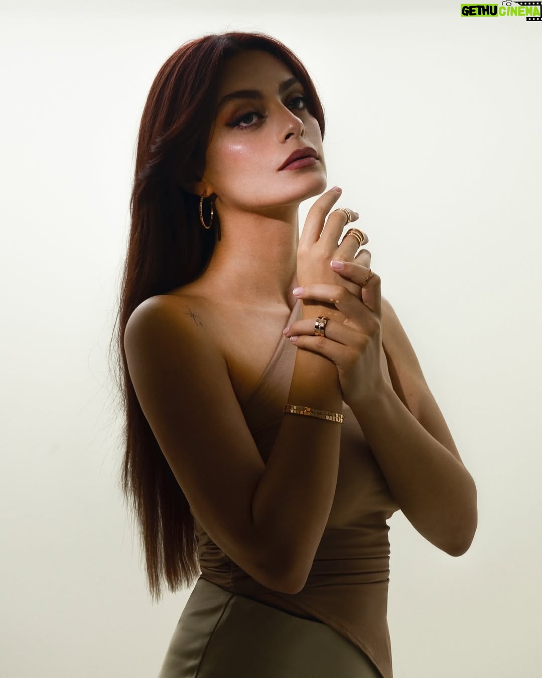 Joanna Arida - 15K Likes - The #IceCube Collection by @Chopard — an icon of minimalist sophistication, sculpted by light. 

#Chopard #Jewelry 
#SculptedByLight