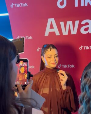 Joanna Arida Instagram - Snippets from the @TikTokMena Awards✨🫶🏼

wearing @sarahabbasofficial @jude.benhalim 
styling @jad.toghuj 
hair and makeup @academyofhair_dubai 

#tiktok #awards #dubai