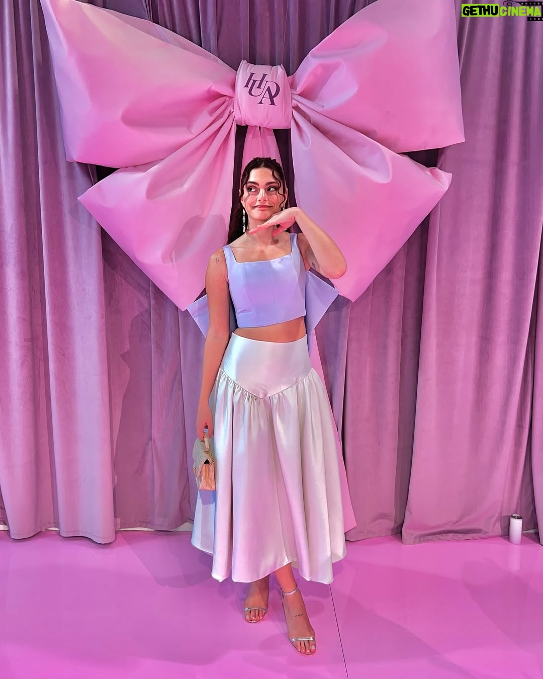 Joanna Arida - 22.1K Likes - on wednesdays we wear UBE 🎀
what an event @hudabeauty @huda 💕✨
stylist @jad.toghuj 
outfit @reemadahbour @sarahabbasofficial 
earrings @dbydalia 

#ube #hudabeauty #dubai #launchparty