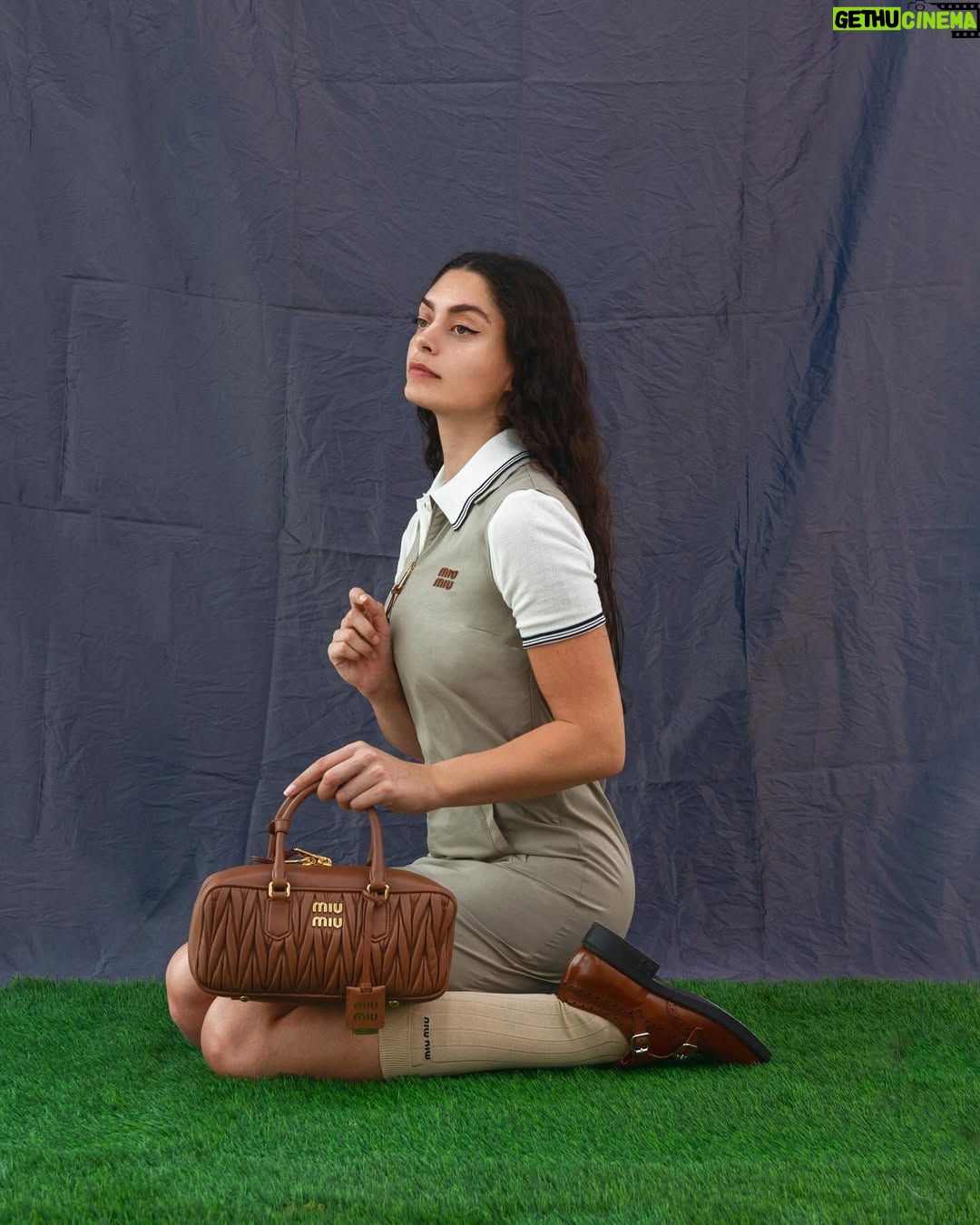 Joanna Arida - 16.3K Likes - 🌿 @MiuMiu 🍃
📷 @zaidallozi
#MiuMiu #MiuArcadie