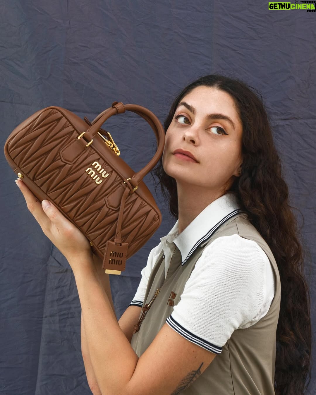 Joanna Arida - 16.3K Likes - 🌿 @MiuMiu 🍃
📷 @zaidallozi
#MiuMiu #MiuArcadie