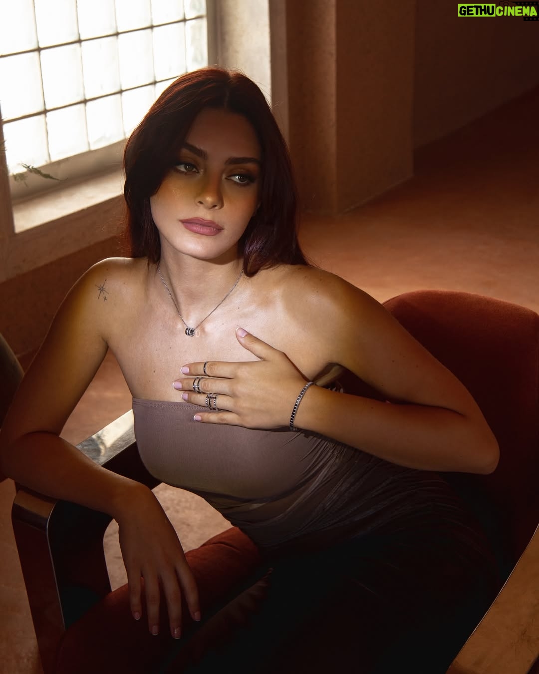 Joanna Arida - 15K Likes - The #IceCube Collection by @Chopard — an icon of minimalist sophistication, sculpted by light. 

#Chopard #Jewelry 
#SculptedByLight