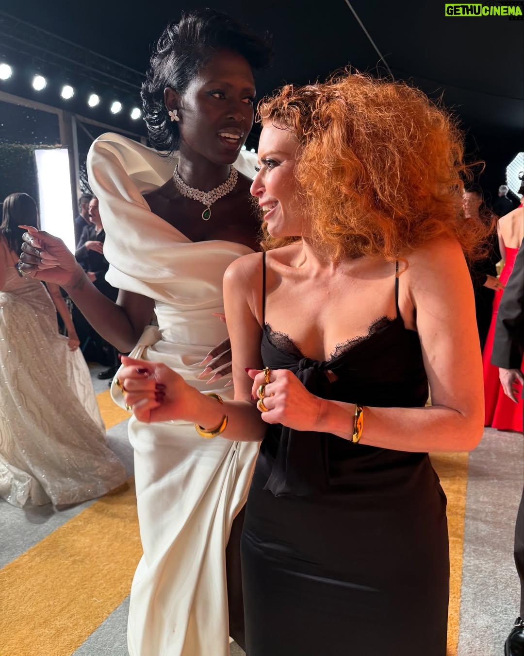 Jodie Turner-Smith - 19.2K Likes - more latergrams:
I don’t know when i got this bad at instagram but whatever here it is now!
vanity fair gold party
so happy i got to celebrate with the queen 🐝 and now she does have the AOTY so purrrrrrrr