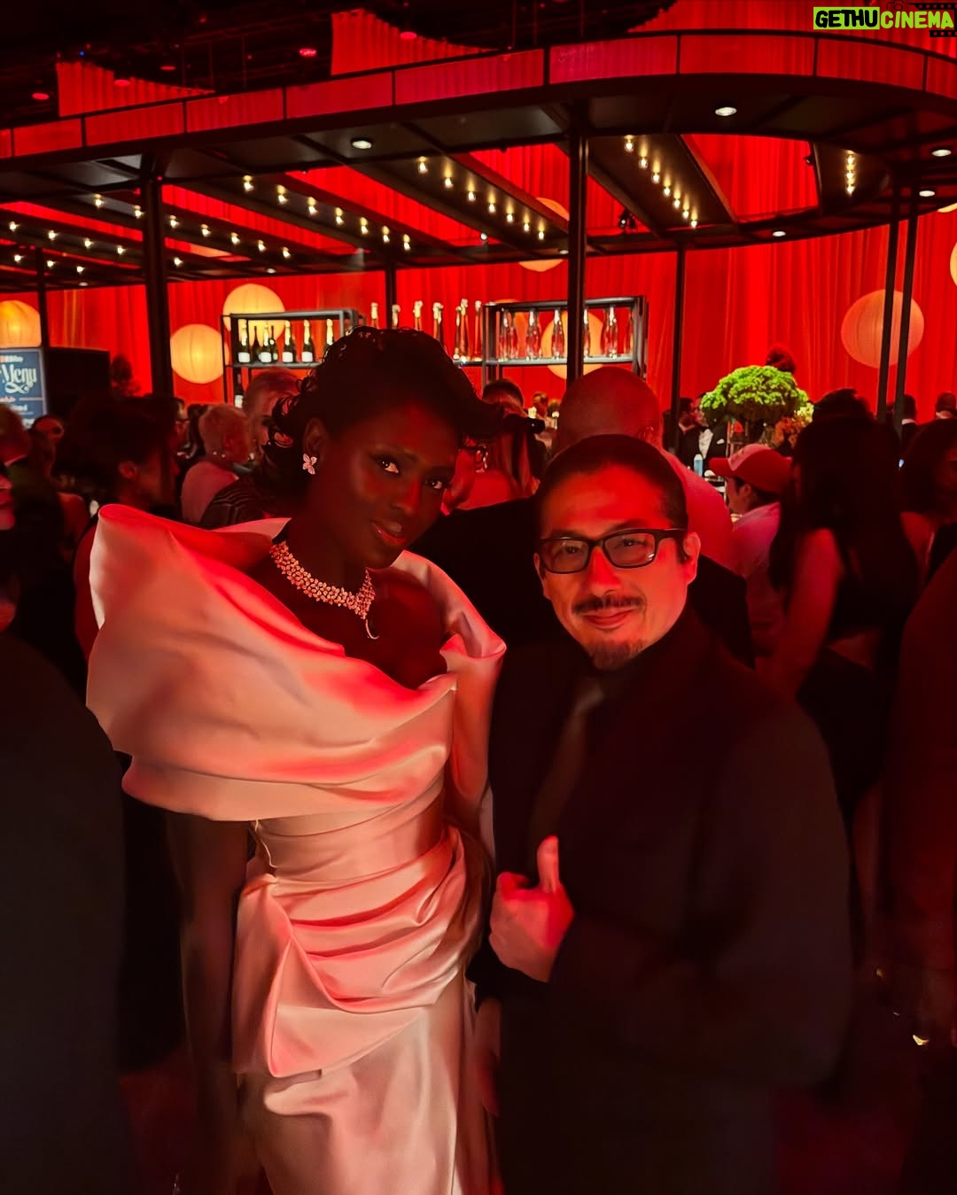 Jodie Turner-Smith - 19.2K Likes - more latergrams:
I don’t know when i got this bad at instagram but whatever here it is now!
vanity fair gold party
so happy i got to celebrate with the queen 🐝 and now she does have the AOTY so purrrrrrrr