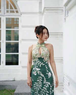 Joey Leong Instagram - 覺得

女性最美的樣子 
不是相夫教子 濃妝豔抹 穿金戴銀
不在於外表的 各種雕琢 完美塑造

美 大概是 堅定自信 不負生活 不負自己 
靠自己拼湊努力的果實 過上理想的生活

有一點任性 有點勁 
然後 充滿愛 充滿感激 
更美 

#妳懂的