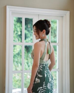 Joey Leong Instagram - 覺得

女性最美的樣子 
不是相夫教子 濃妝豔抹 穿金戴銀
不在於外表的 各種雕琢 完美塑造

美 大概是 堅定自信 不負生活 不負自己 
靠自己拼湊努力的果實 過上理想的生活

有一點任性 有點勁 
然後 充滿愛 充滿感激 
更美 

#妳懂的