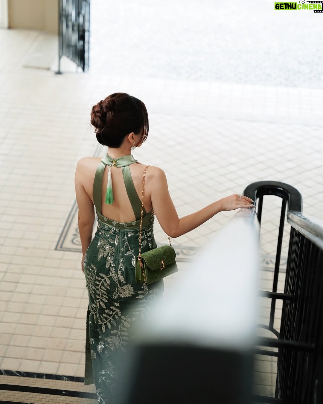 Joey Leong - 7.9K Likes - 覺得
女性最美的樣子
不是相夫教子 濃妝豔抹 穿金戴銀
不在於外表的 各種雕琢 完美塑造
美 大概是 堅定自信 不負生活 不負自己
靠自己拼湊努力的果實 過上理想的生活
有一點任性 有點勁
然後 充滿愛 充滿感激
更美
#妳懂的