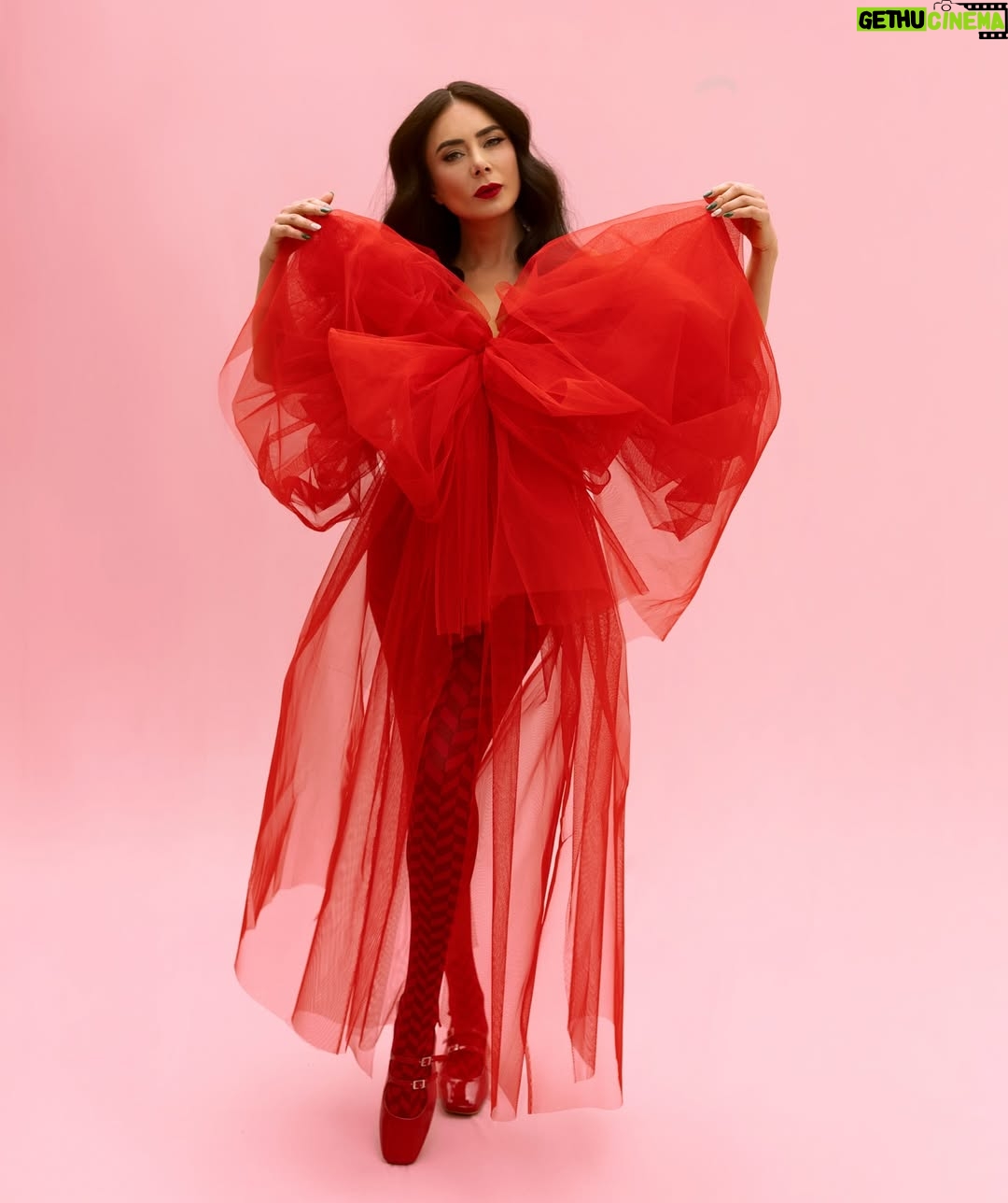 Johanna Fadul - 23.7K Likes - Gente bonita FELIZ NAVIDAD 🎄
Que hoy sea un día para compartir, para amar, para ser felices, para perdonar y lo más importante AGRADECER porque estamos aquí, x la vida y porque tenemos una oportunidad más de ser mejores personas.
LOS AMO y GRACIAS x ser mi comunidad y permanecer. Les deseo un feliz día ❤️