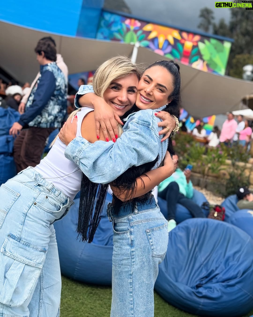Johanna Fadul - 31.2K Likes - Un día sabroso en @islamoradasopo con la mejor compañía “LaFamilia” 💜🦋