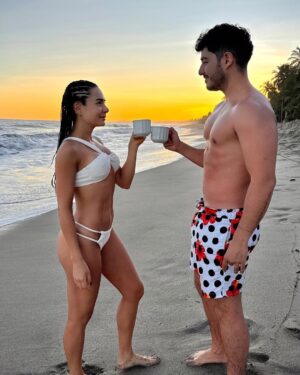 Johanna Fadul Instagram - Salud por nuestras vidas, por nuestro amor y por todo aquello que juntos y la presencia de Dios en nuestro camino hemos construido ✨💖 Vamos por más 🥂