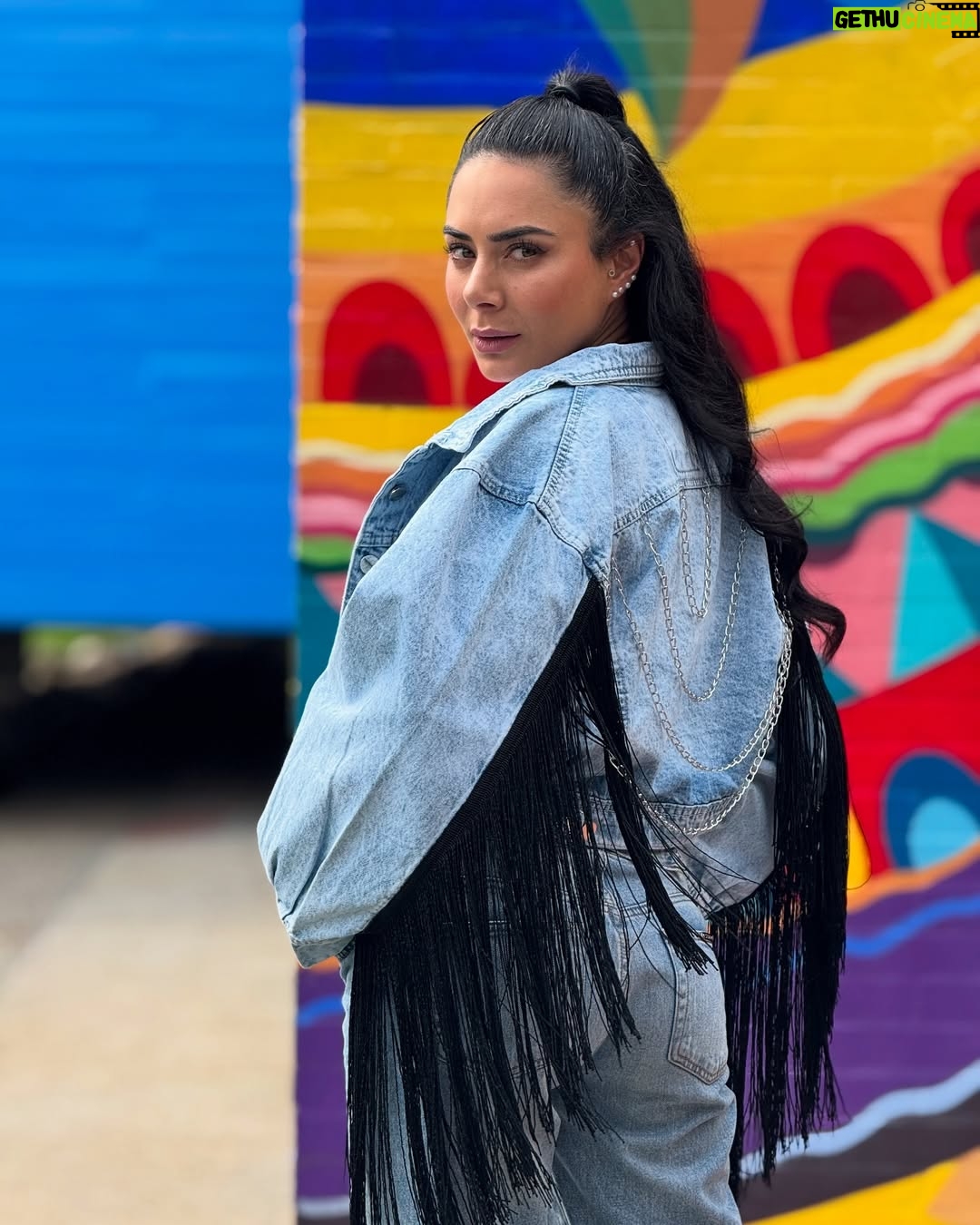 Johanna Fadul - 31.2K Likes - Un día sabroso en @islamoradasopo con la mejor compañía “LaFamilia” 💜🦋