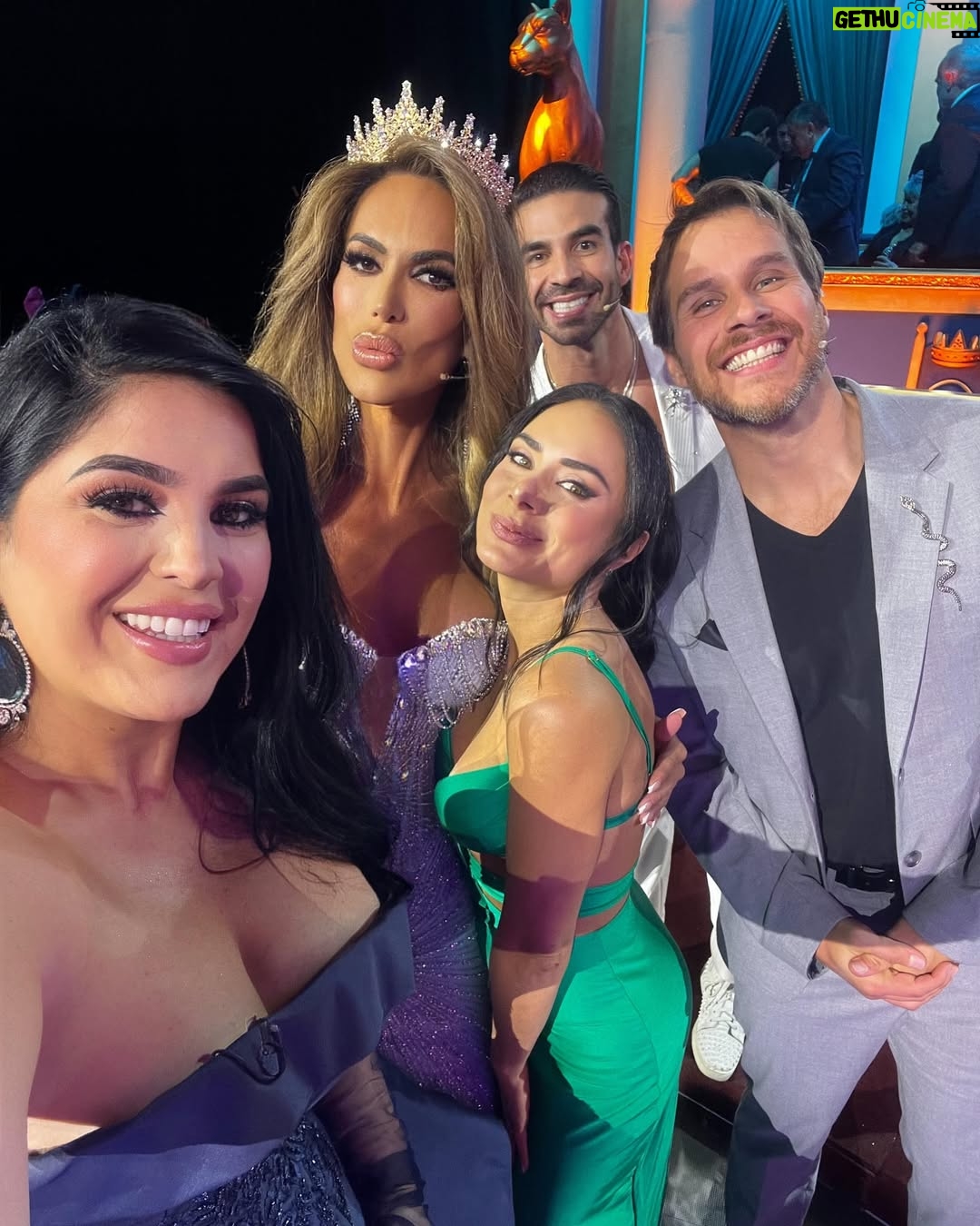 Johanna Fadul - 37.3K Likes - Ahora si oficialmente TERMINAMOS #Los50 que bonita y compleja experiencia, de mucho aprendizaje. Conocí gente maravillosa que quiero se queden para siempre. Gracias @endemolshinebd y @telemundo @telemundorealities x permitirme vivir tanta adrenalina, estrés, felicidad y la capacidad de retarme, de jugar, sorprender y ser sorprendida, una experiencia que jamás olvidare, de hacerme sentir más que viva y pasar x todos los estados de ánimo día tras día. Fuerte pero delicioso jajajajajajaj (Los realities están diseñados para masoquistas 😂🤣)
Vestida x mi 🫰🏻
Peinada y maquillada en el salón de @sebastianguzmansty (demasiado top)