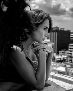 Johanna Fadul Instagram - Siempre un ángel. Blanco o negro pero angel 🖤🤍
