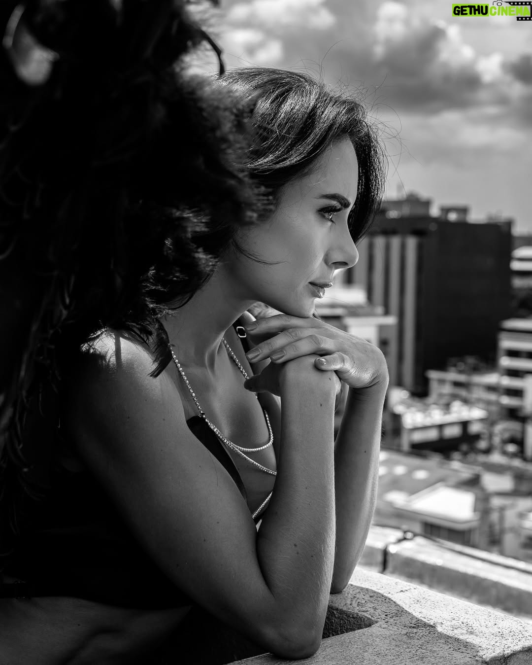 Johanna Fadul - 136.2K Likes - Siempre un ángel. Blanco o negro pero angel 🖤🤍