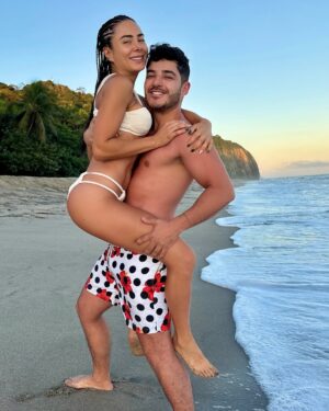 Johanna Fadul Instagram - Salud por nuestras vidas, por nuestro amor y por todo aquello que juntos y la presencia de Dios en nuestro camino hemos construido ✨💖 Vamos por más 🥂