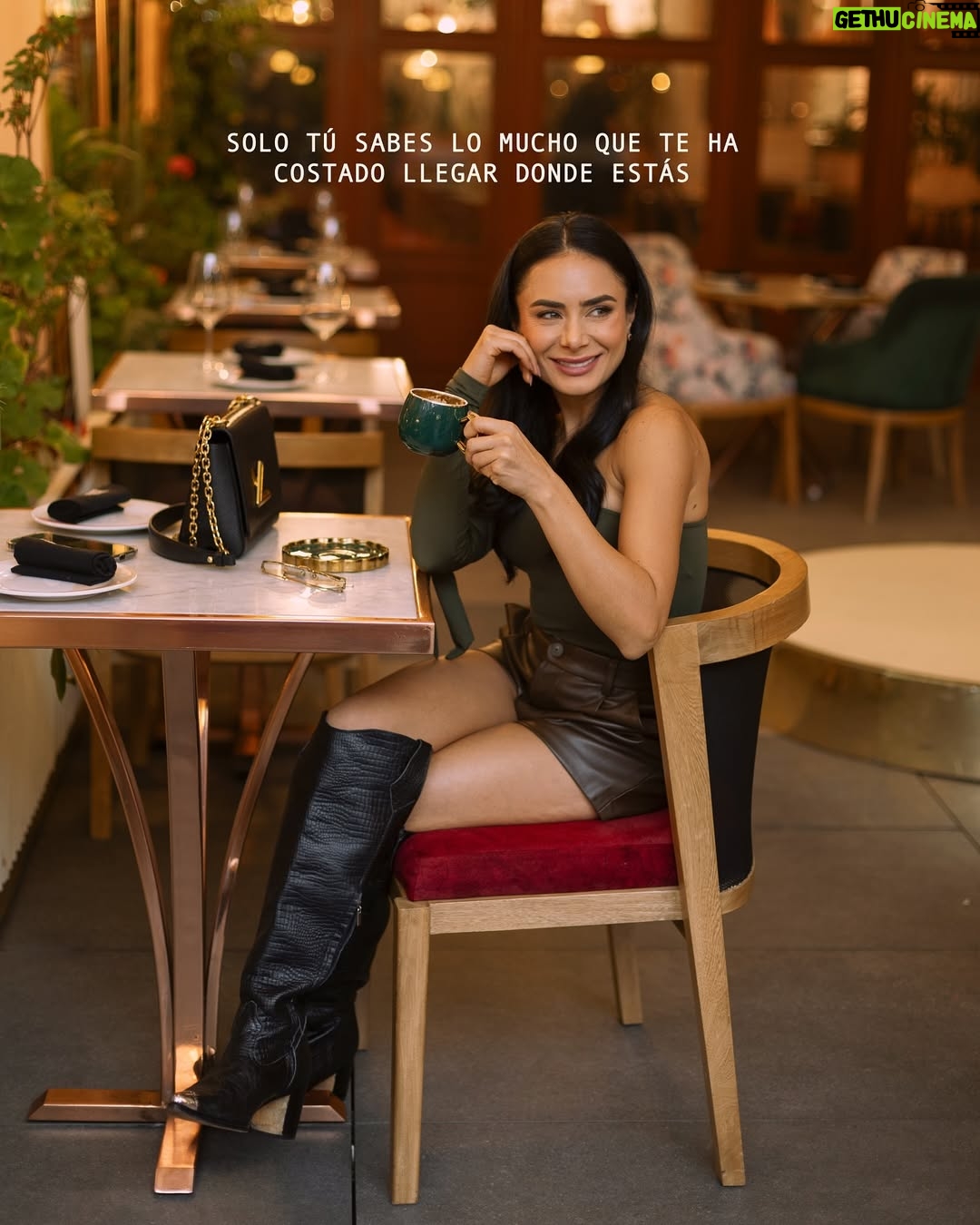 Johanna Fadul - 48.9K Likes - Solo tú conoces tu verdad, solo tú sabes cuánto le has tenido que batallar. Y así mismo sabes lo capaz y valiente que eres. NUNCA TE RINDAS ❤️🔥