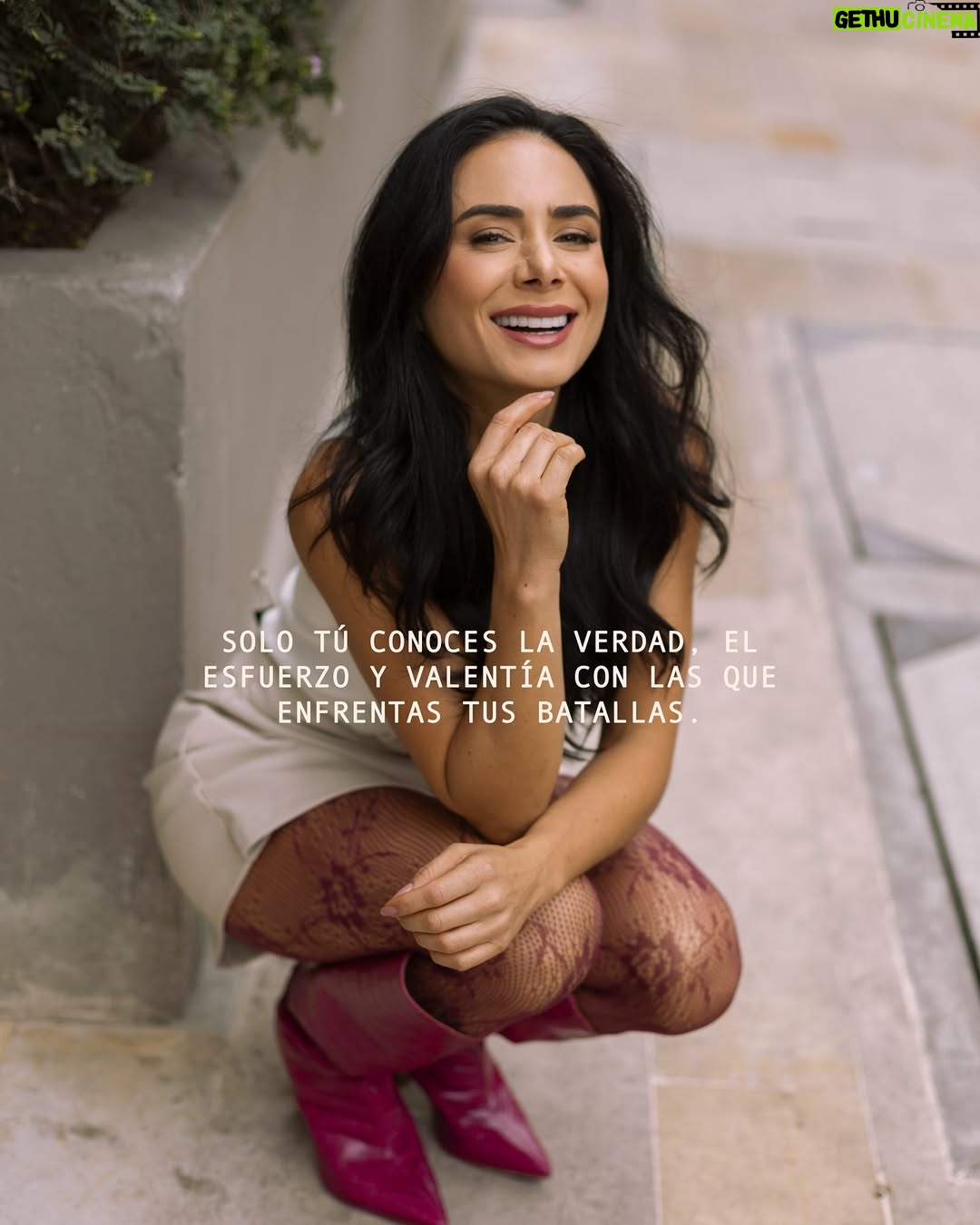 Johanna Fadul - 48.9K Likes - Solo tú conoces tu verdad, solo tú sabes cuánto le has tenido que batallar. Y así mismo sabes lo capaz y valiente que eres. NUNCA TE RINDAS ❤️🔥