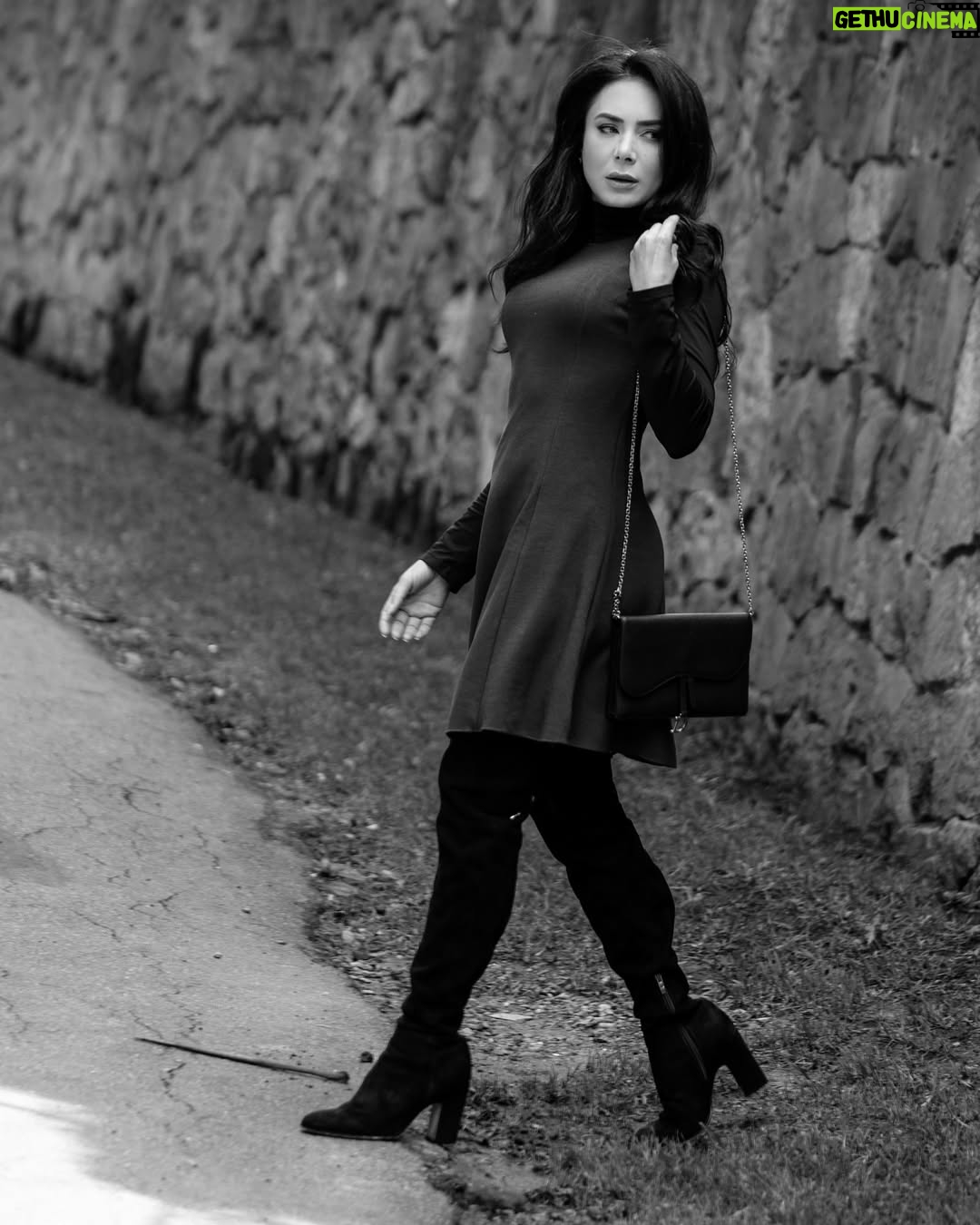 Johanna Fadul - 23.7K Likes - Siempre seguiré hacia adelante.
La misma vida te va quitando del camino las personas y situaciones q aunque en el momento no lo entiendas, te das cuenta luego que fue lo mejor que te pudo pasar. Cuando comprendas el mundo espiritual, recibirás con aceptación las cosas que estás viviendo. Te abrazo 🫶🏻🫰🏻