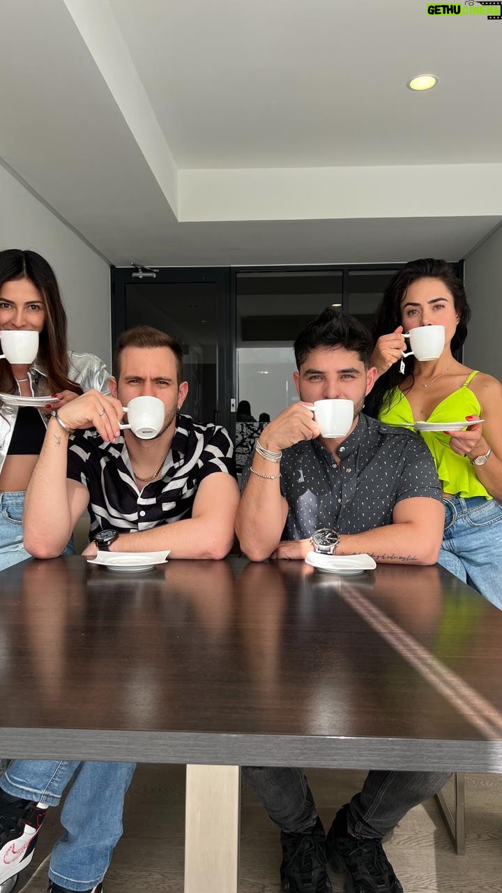 Johanna Fadul - 42K Likes - En México 🇲🇽 , dividir la cuenta es fácil, En Colombia 🇨🇴 es toda una negociación digna de telenovela.
Comparte si te ha pasado 😊
