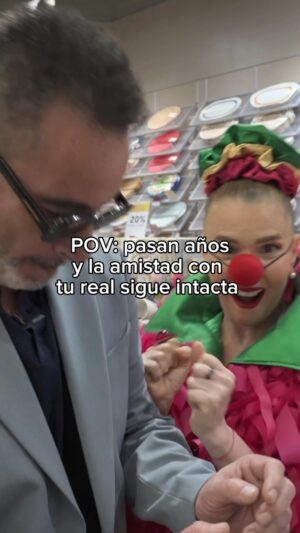 Johanna San Miguel Instagram - ❣️La amistad está intacta❣️Acá el detrás de cámaras!!! @carloscarlinof #johannasanmiguel #muñecos #pataclaun