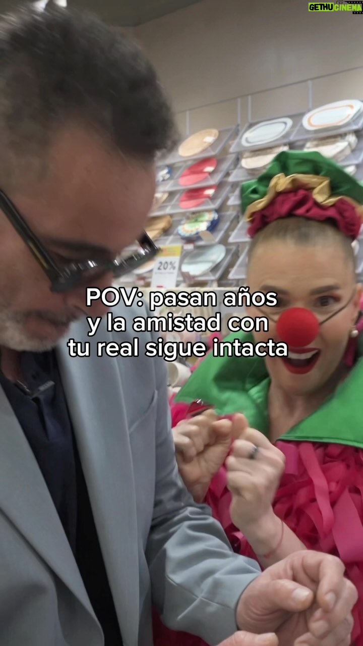 Johanna San Miguel - 25.6K Likes - ❣️La amistad está intacta❣️Acá el detrás de cámaras!!! @carloscarlinof #johannasanmiguel #muñecos #pataclaun