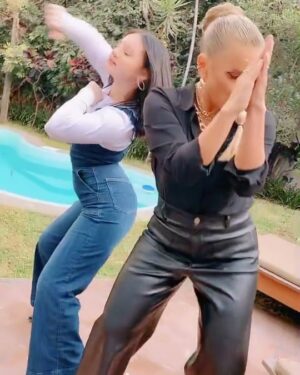 Johanna San Miguel Instagram - CON LA TALENTOSÍSIMA @fran_aronsson DIVIRTIÉNDONOS DEMASIADO. TE AMO MI NIÑA ❤️ @chikybombomreal