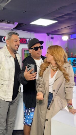 Johanna San Miguel Instagram - Todo es contenido 🤣 @jorgelunalunera @ricardoelcomediante Gracias por entrar al juego con tan buena onda!  #humor #johannasanmiguel #hh