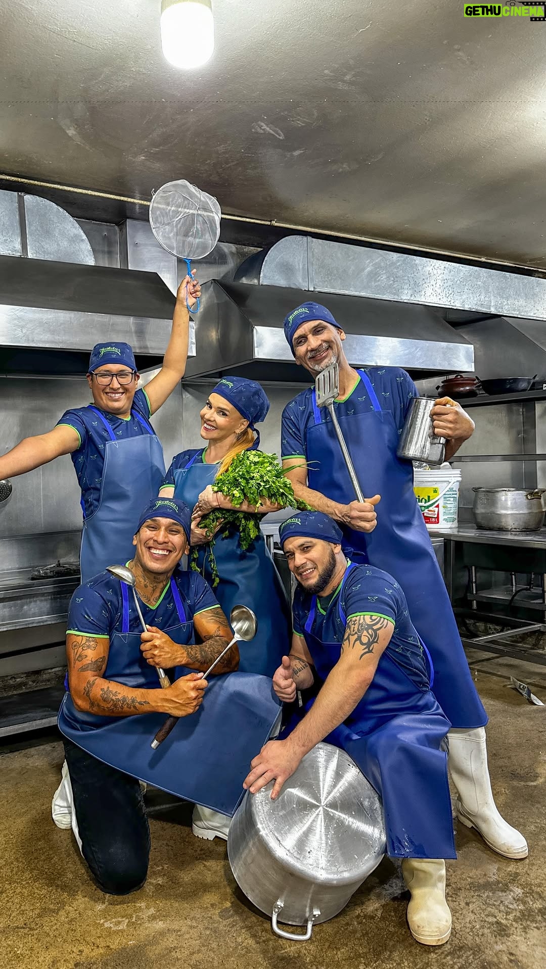 Johanna San Miguel - 226.4K Likes - Un cevichito? 🐠 LUCES! 🪇🎬
.
Gracias @johanna_san_miguel_dammert por ser nuestra invitada especial 👮♀️✨
.
🌴Av las gaviotas 1016 - Chorrillos🌴