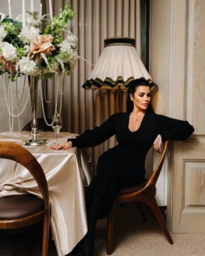 Jonida Maliqi Instagram - Në Korçë bre lalkë @arctic.boutique.hotel 🤍 plot e për plot me gjëra të mirka. Fotot nga @danieldervishi flasin vetë 🙏🏻