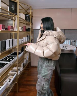 Jonida Maliqi Instagram - E nisa javën mbarë… me xhupin e ri nga @nsstore.al nga koleksioni i fundit @dsquared2 e krehur për së mbari vetem tek @prive_haircouture_al dhe me syzet @tiffanyandco te cilat kohëve të fundit i kam bërë tatuazh😜 @tiranaeyecentre 😎