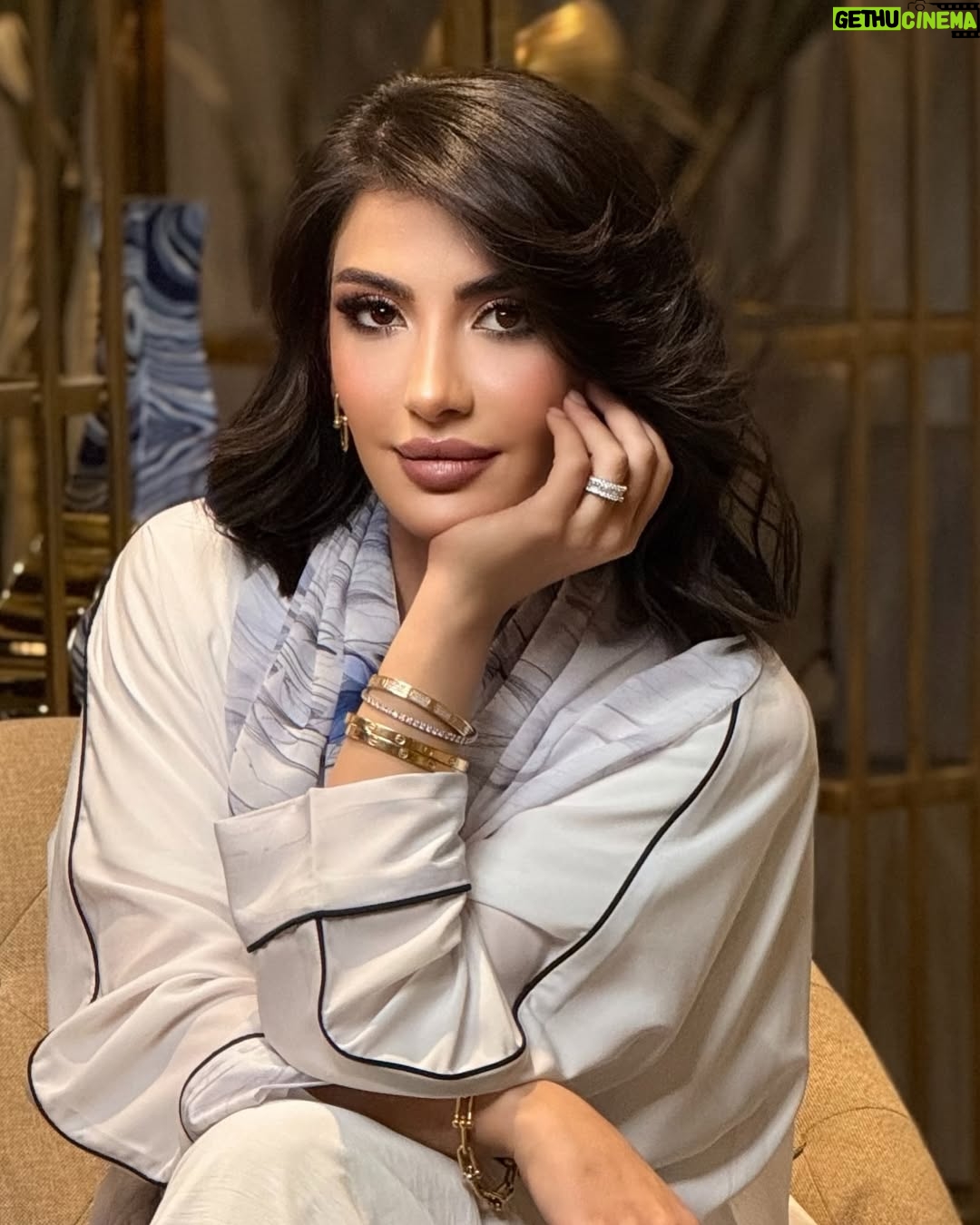 Jouman Kathem - 24.1K Likes - اسأل الله أن يتقبّل منّا ومنكم صالح الأعمال وأن يُعيدهُ علينا وعليكم بالخير واليُمن والمسرّات ❤️ عيد فطر مُبارڪ..
وٺقبل اللہ منا ومنكم صالح الأعمال
وڪُل عام وأنٺم بخير 🌙❤️
__________________
#عيد #عيد_فطر_سعيد #جمان #جمان_كاظم #jouman #eid