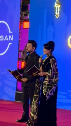 Jouman Kathem Instagram - شرف و فخر كبير الي ان استعرض هذه الاعمال الفنية الكبيرة في واحدة من اجمل الأمسيات الرمضانية #صنع_في_بغداد مبارك لي و لكم وللعراق هذه اللوحات الفنية التي تلئلئت كـ النجوم في سماء الفن العراقي لتلحق العراق بركب الفن العربي والدراما العالمية بإذن الله بوركت جهودكم زملائي الفنانين والكتاب و المخرجين و المنتجين وكل من ساهم بإظهار الفن العراقي بهذه الصورة البهية دمتم مبدعين و دمتم مفخرة .. شكرا مجلة مشاهير العراق على هذا المحفل الجميل @celebrities_iqmag 🌟