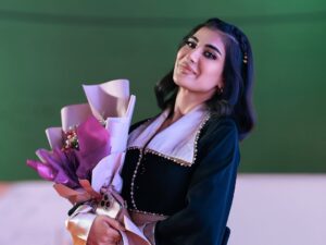 Jouman Kathem Instagram - شكر وتقدير لـ فخامة رئيس الجمهورية ، دائرة شؤون المرأة وتحت شعار حواءنا عطاءنا سعيدة جداً بـ تكريمي كـ سيدة مميزة في يوم المرأة العالمي بحضور نخبة من فنانات و مؤثرات و سيدات المجتمع الناجحات🏆🌟