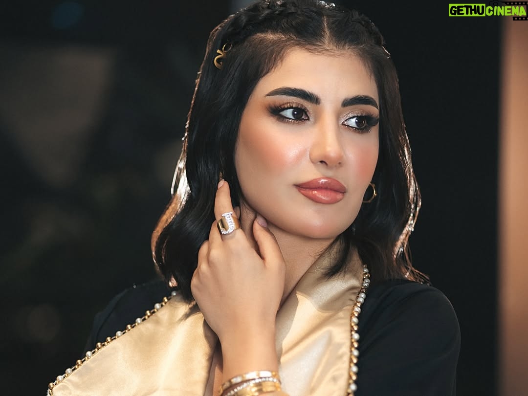 Jouman Kathem - 28.3K Likes - شكر وتقدير لـ فخامة رئيس الجمهورية ، دائرة شؤون المرأة وتحت شعار حواءنا عطاءنا سعيدة جداً بـ تكريمي كـ سيدة مميزة في يوم المرأة العالمي بحضور نخبة من فنانات و مؤثرات و سيدات المجتمع الناجحات🏆🌟