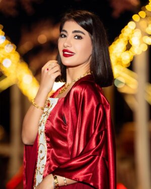 Jouman Kathem Instagram - ♥️🐞

———
الإطلالة الجميلة من المصممة الحلوه @abayataya1 
ميك اب وشعر بأيد المبدعة ( اني ) 👼🧚🏻‍♀️
بعدسة المصور @98_xlr