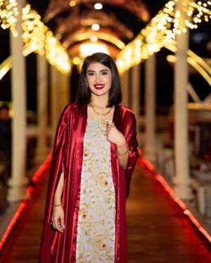 Jouman Kathem Instagram - ♥️🐞

———
الإطلالة الجميلة من المصممة الحلوه @abayataya1 
ميك اب وشعر بأيد المبدعة ( اني ) 👼🧚🏻‍♀️
بعدسة المصور @98_xlr