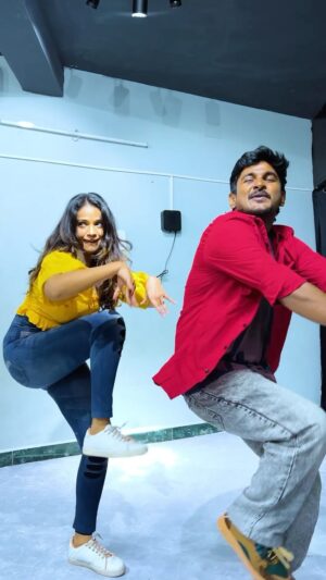 Jovita Livingston Jones Instagram - Sulthaanaeeee 💃💃
Ps : The yellow top wasn’t planned 🌝

#reels #trending #trendingreels #gbu #thottuthottupesumsultana #reelsinstagram #dance #dancereel #trendinginstagram #thala #vintage #vintagetamil #instagram #instareels #jovitalivingston
