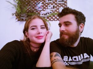 Jowy Khoury Instagram - Je t🩷 toutes les saisons ✨️
On this special day, I celebrate you and the love we have .
#happyanniversary❤️ best friend
#8years