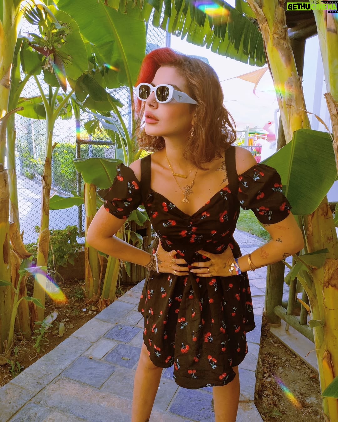 Jowy Khoury - 6.1K Likes - اختر معاركك بحكمة. بعد كل شيء، الحياة ما بتنقاس بعدد المرات التي وقفت فيها للقتال. ليس الفوز بالمعارك هو ما يجعلك سعيدًا، ولكن عدد المرات التي ابتعدت فيها واخترت النظر في اتجاه أفضل. الحياة أقصر من أن نقضيها في القتال. حارب فقط الأكثر أهمية، واترك الباقي لله.
#من_القلب #مرحباً