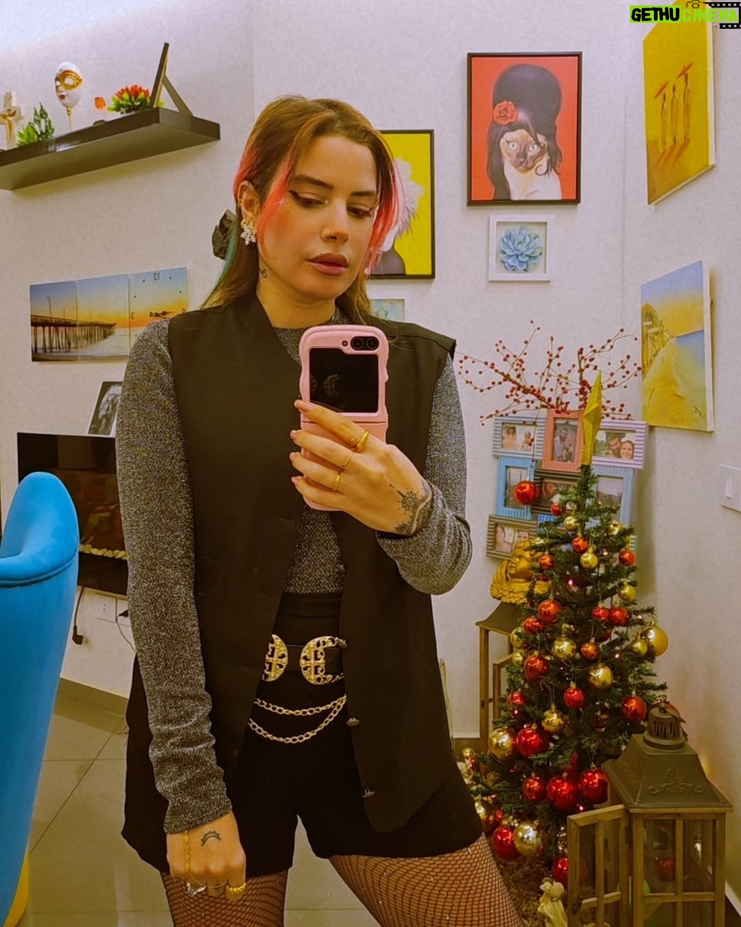 Jowy Khoury - 11.9K Likes - Write it on your heart that every day is the best day of the year.
💕☀️🌼✨️🌿