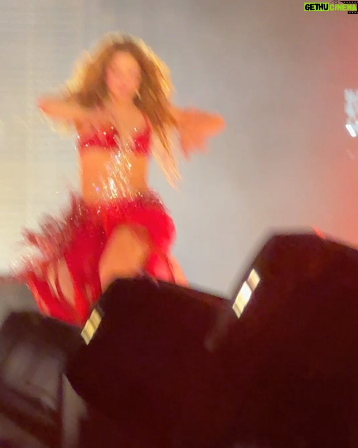 Juanita Arias - 23.4K Likes - ESTE CONCIERTO MERECE UN POST QUE QUEDÉ AQUÍ POR SIEMPRE !
1: @shakira Una DIOSA bailando como NADIE 🇨🇴💃🏼
2: Pies Descalzos ;Me Acuerda mi niñez 🥹
3: Ese Pelo, con esas Caderas son Insuperables.
4: SHAKI - orgullosamente LATINA
5: HIPS DONT LIE - Nos falta pero ahí vamos 🤣💃🏼
6: Cuando salí en la pantalla como su super Fan 😂
7: También se pasa rico soltera 😎
8: Fact: Las Mujeres somos las de la Intuición
9: La Caída no es el final, es el comienzo de un vuelo más alto
10: Fact: La verdad Esq también lloro una vez al mes
11: The GIRLS 👯♀️
12: INEVITABLE no cantar esta canción a todo Pulmón
13: JAMÁS : Renunciar a tu espíritu salvaje 🐅