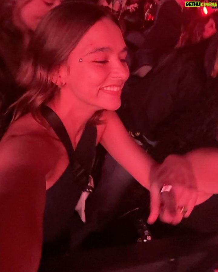 Juanita Arias - 23.4K Likes - ESTE CONCIERTO MERECE UN POST QUE QUEDÉ AQUÍ POR SIEMPRE !
1: @shakira Una DIOSA bailando como NADIE 🇨🇴💃🏼
2: Pies Descalzos ;Me Acuerda mi niñez 🥹
3: Ese Pelo, con esas Caderas son Insuperables.
4: SHAKI - orgullosamente LATINA
5: HIPS DONT LIE - Nos falta pero ahí vamos 🤣💃🏼
6: Cuando salí en la pantalla como su super Fan 😂
7: También se pasa rico soltera 😎
8: Fact: Las Mujeres somos las de la Intuición
9: La Caída no es el final, es el comienzo de un vuelo más alto
10: Fact: La verdad Esq también lloro una vez al mes
11: The GIRLS 👯♀️
12: INEVITABLE no cantar esta canción a todo Pulmón
13: JAMÁS : Renunciar a tu espíritu salvaje 🐅